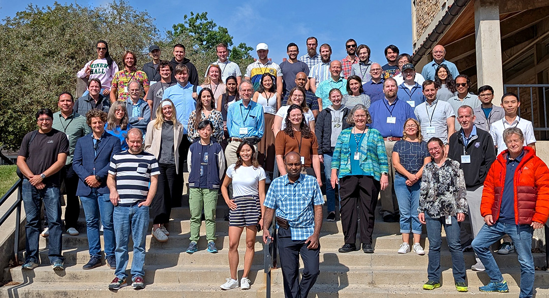 All participants and partners of the〈Q|School Single Photonics Short Course 2025 standing on the steps at the CU Boulder campus.