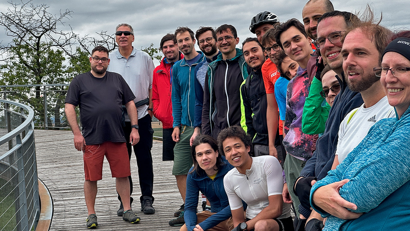 Researchers Sergei Bogdanov and Alexander Preimesberger standing with colleagues from the TU Wien involved in electron–photon correlation research.